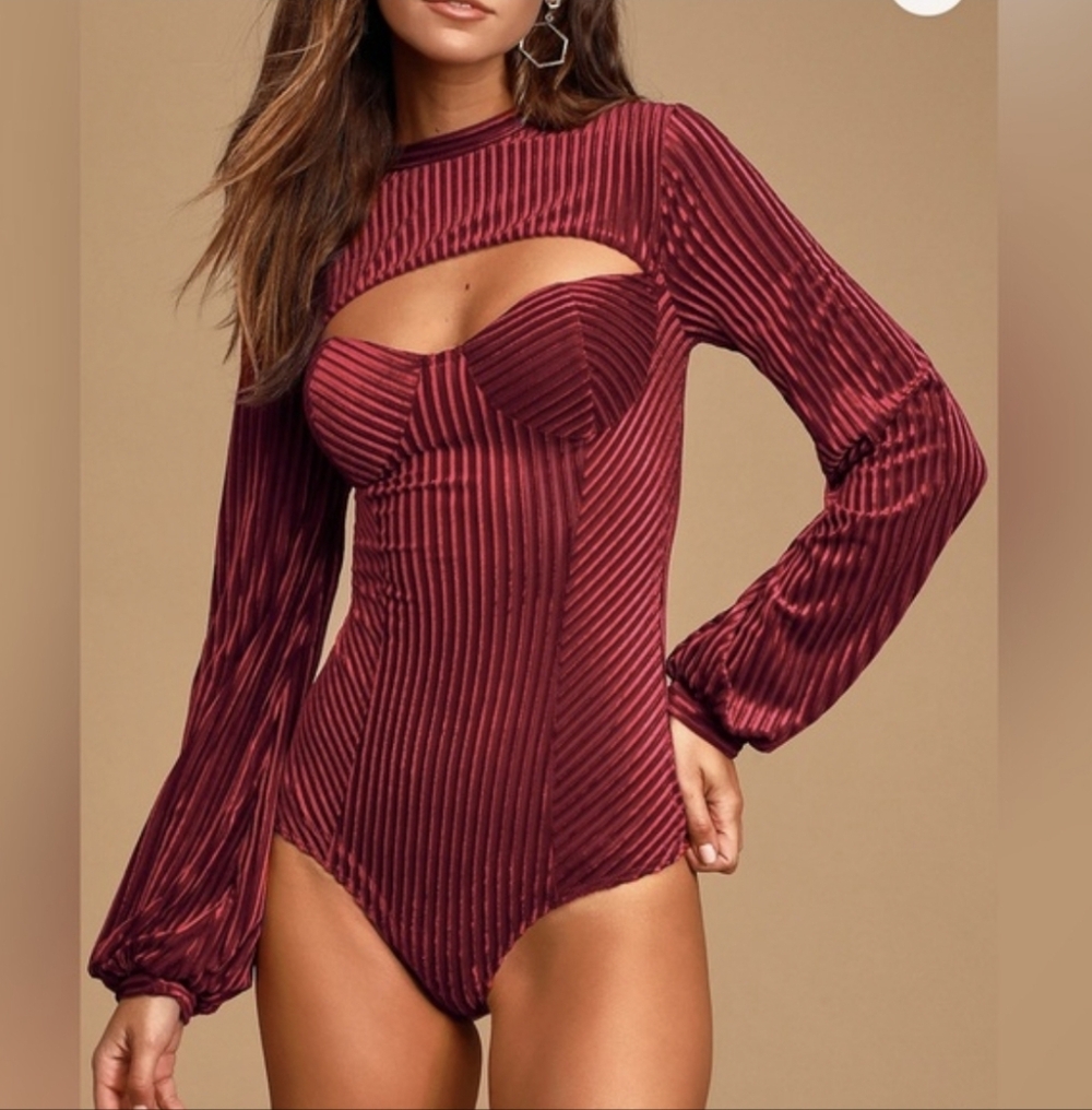 Lulu's Always Alluring Burgundy Striped Velvet Cutout Long Sleeve Top Sz XS NWT